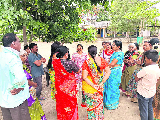 వైద్య విద్యార్థికి ఆర్థికసాయం1