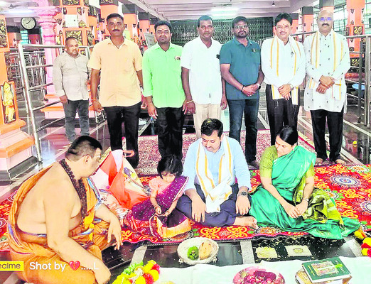 ఆదిత్యుని సన్నిఽధిలో ప్రత్యేక పూజలు 1