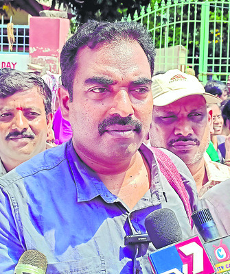 ● ఉద్యమించిన ఉపాధ్యాయులు ● వెబ్ ఆప్షన్ విధానం రద్దు చ3