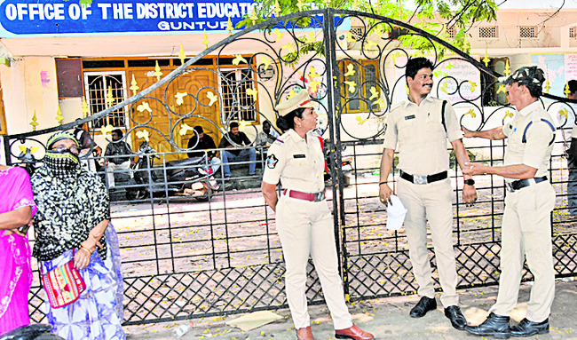పాలకుల తీరుపై ఉపాధ్యాయుల కన్నెర్ర 1