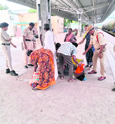 రైల్వే స్టేషన్లో విస్తృత తనిఖీలు 1