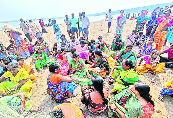 రెస్కూ ్య.. సెవెన్ అవర్స్!1