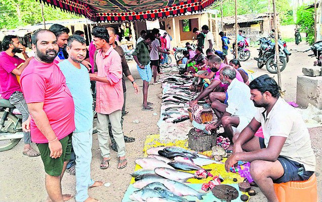 చేపలకు భలే డిమాండ్..1