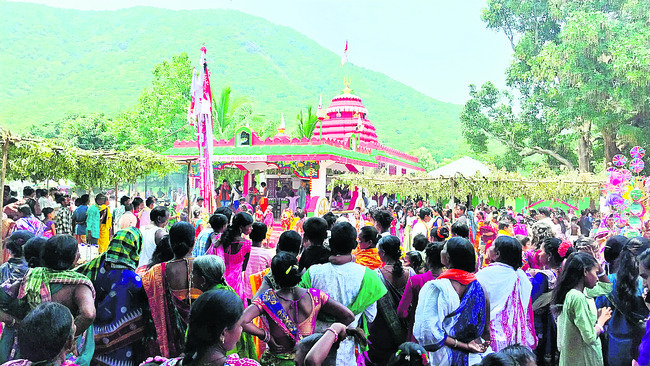 ఆదివాసీల విశ్వాసానికి ప్రతీక బిరిపాణి జాతర 3