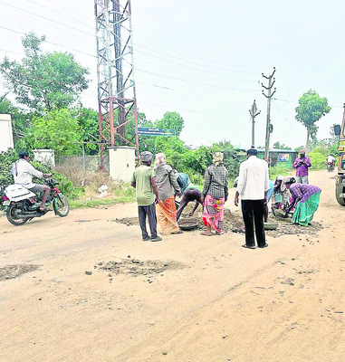 మంత్రి వస్తున్నారని మెరుగులు 1