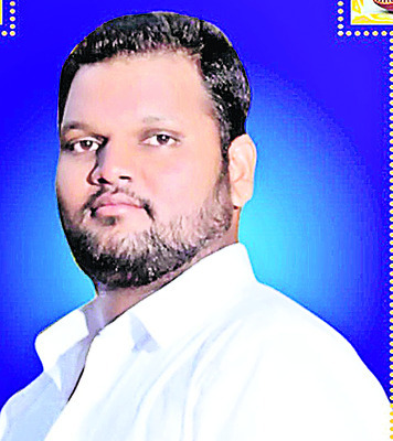 రోడ్డు ప్రమాదంలో యువకుడి దుర్మరణం
1