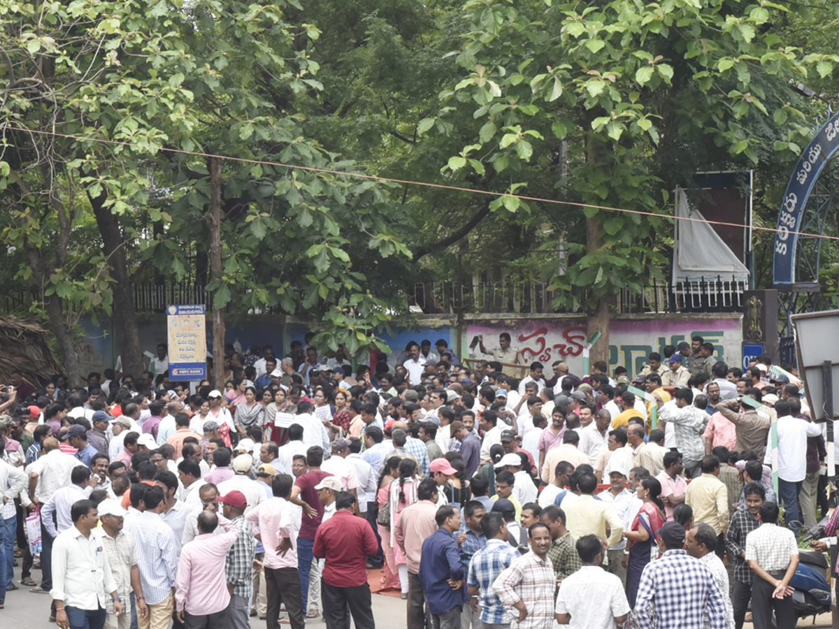 Andhra Pradesh Teachers Besiege Visakhapatnam Photos14