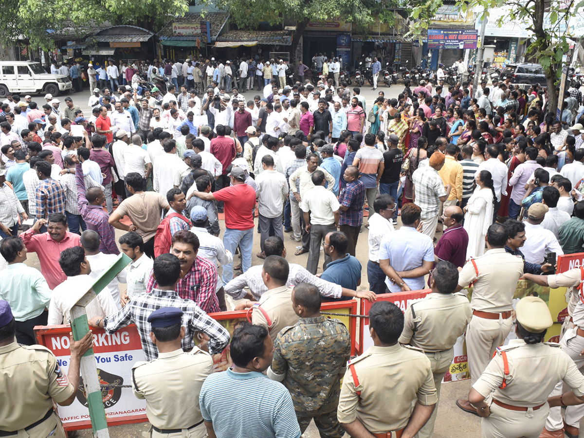 Andhra Pradesh Teachers Besiege Visakhapatnam Photos15