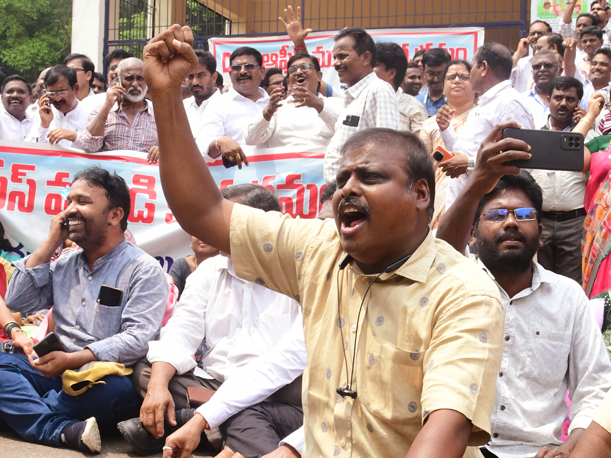 Andhra Pradesh Teachers Besiege Visakhapatnam Photos5