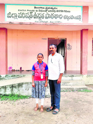 పిల్లల చేయిపట్టి.. సర్కార్ బడికి జైకొట్టి 8