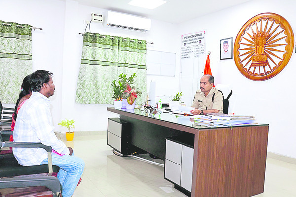 ప్రతి అర్జీని పరిష్కరించండి: కలెక్టర్ 1