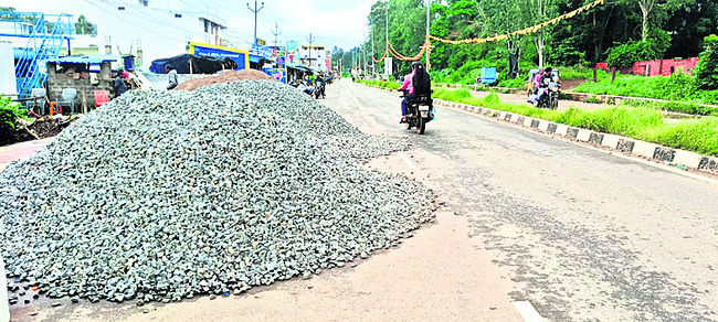 ఇలాగైతే రాకపోకలు ఎలా? 1