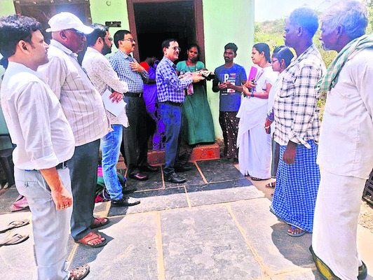 సగిలేరు పాఠశాలను తరలిస్తే ఆందోళన చేపడతాం1