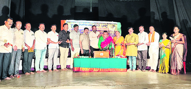కళాకారులను ప్రభుత్వం ఆదుకోవాలి1