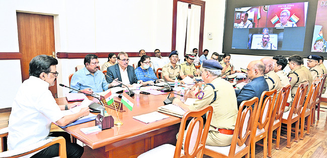 ● రోడ్డెక్కిన ఎలక్ట్రిక్ బస్సులు ●లో–ప్లోర్ బస్సులకు 3