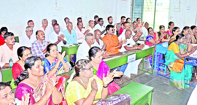 అపూర్వ కలయిక1
