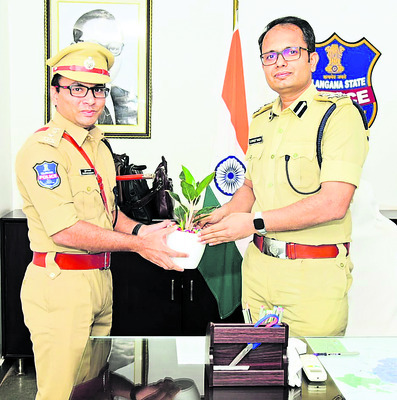 సీపీని కలిసిన ఏఎస్పీ1