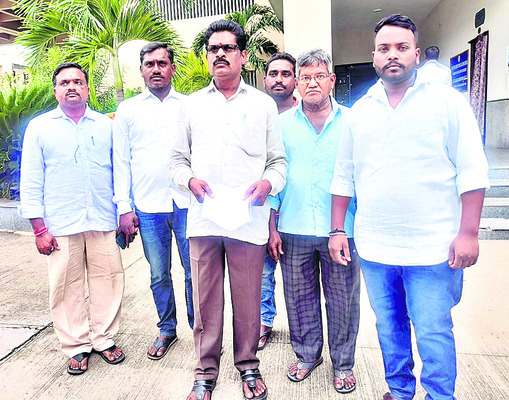 మసీదుకు స్థలం  కేటాయించండి
1