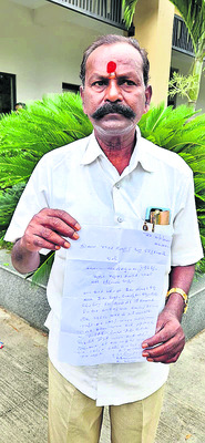 హద్దు రాళ్లు తొలగిస్తున్నారు
2