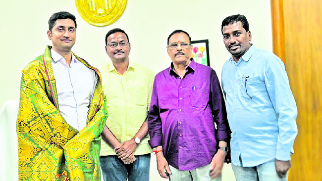 అదనపు కలెక్టర్‌కు సత్కారం1