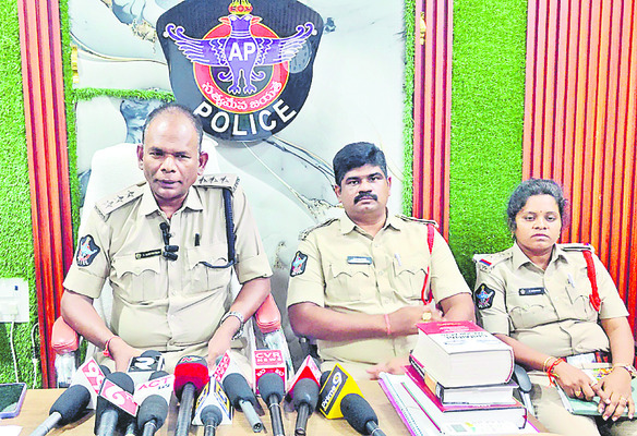 మత్తులో చెలరేగిపోయారు! 1