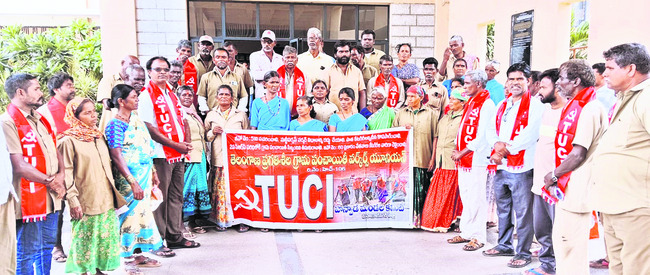 ట్రాక్‌ మరమ్మతుల కోసం రైల్వేగేటు మూసివేత 1