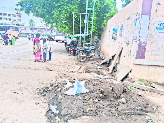 పారిశుద్ధ్యం.. అస్తవ్యస్తం 3
