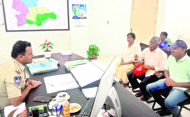 పోలీసు ప్రజావాణికి 15 అర్జీలు 1