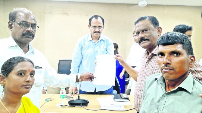 పీసీసీ చీఫ్‌ను కలిసిన   శ్యాం బాబు 3