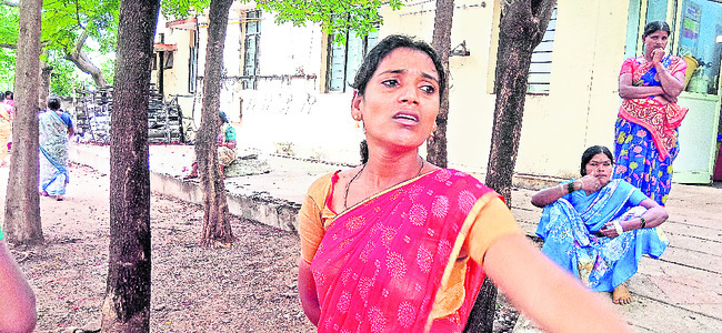 రెసిడెన్షియల్‌ స్కూల్‌లో ఉద్రిక్తత2