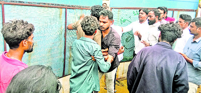 రెసిడెన్షియల్‌ స్కూల్‌లో ఉద్రిక్తత1