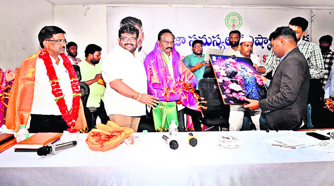 కార్మిక వేతన భారం మేం భరిస్తాం1
