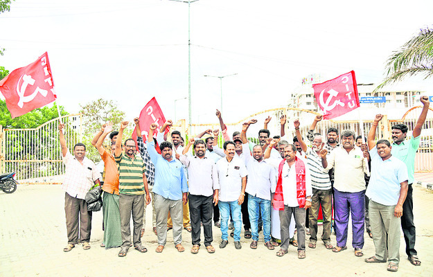 కలెక్టర్కు వినతుల వెల్లువ1