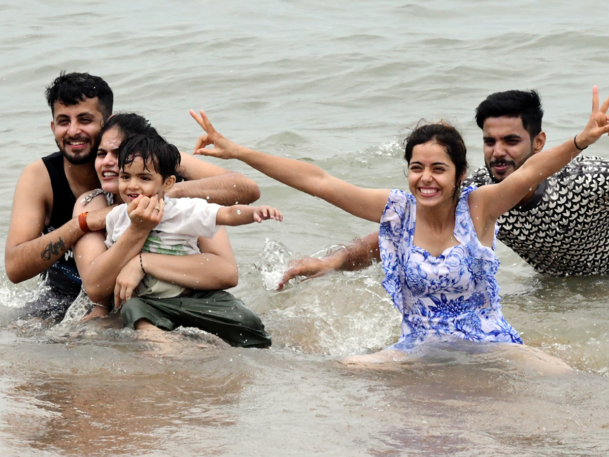 People Enjoying At RK Beach In Visakhapatnam: Photos3