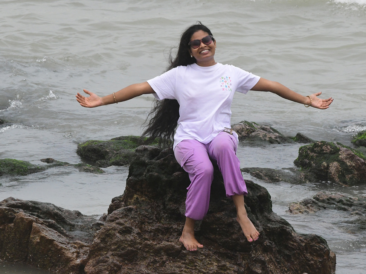 People Enjoying At RK Beach In Visakhapatnam: Photos6