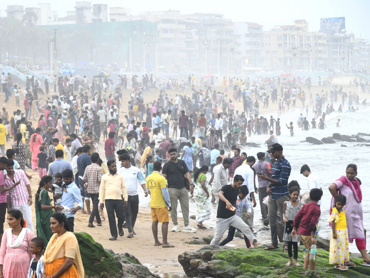 People Enjoying At RK Beach In Visakhapatnam: Photos7