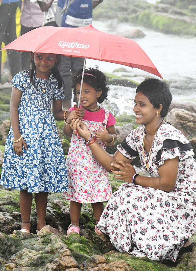 People Enjoying At RK Beach In Visakhapatnam: Photos8