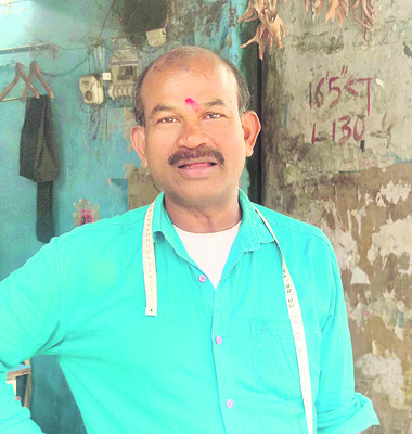 దుర్వాసన భరించలేకున్నాం
1