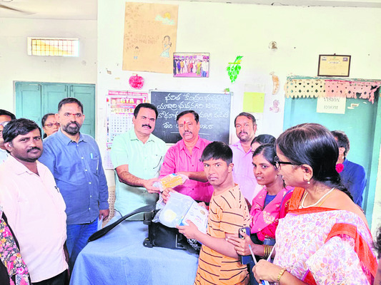 భూ యజమానులకు నోటీసులు జారీ1