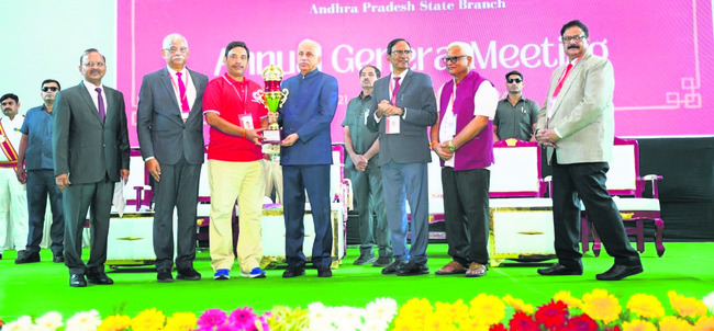 వైఎస్సార్కు ఘన నివాళి 1