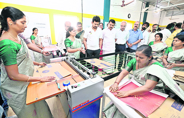 మహిళా బృందాల ఉత్పత్తులపై అధ్యయనం1