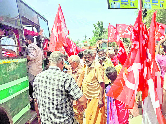 కదం తొక్కిన కార్మిక లోకం 1