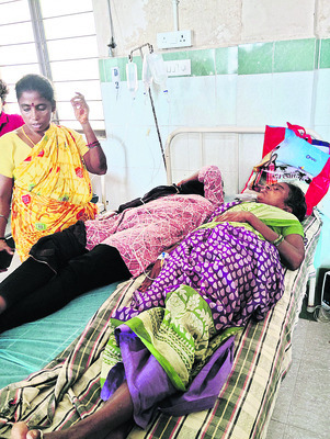 ఒక్కో బెడ్పై ఇద్దరు రోగులకు వైద్యం 3