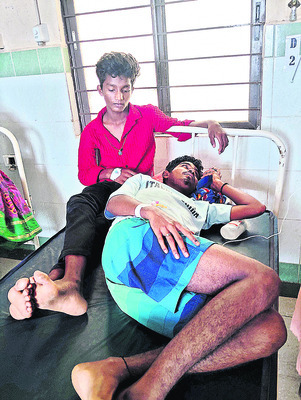 ఒక్కో బెడ్పై ఇద్దరు రోగులకు వైద్యం 4