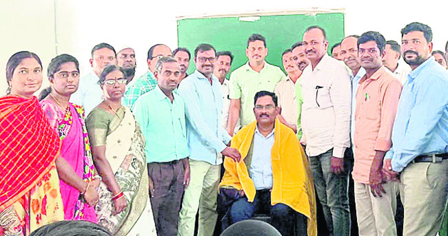 భక్తులకు సదుపాయాలు కల్పించండి2