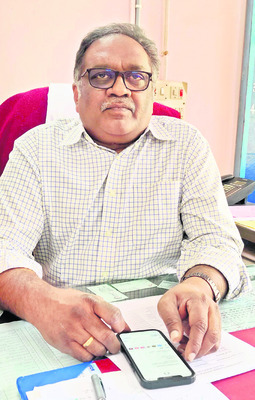 బయట తీసుకోమన్నారు.. 
3