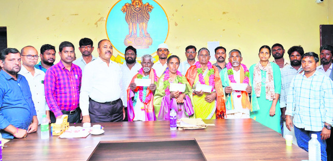 ఎకరాకు రూ.14 లక్షల పరిహారం
1