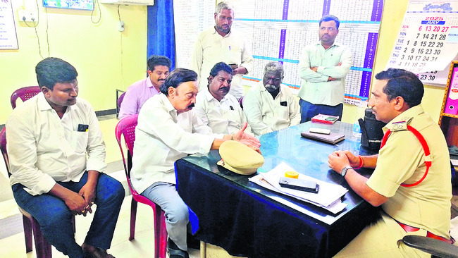 టీడీపీ మూకల అరాచకం 1