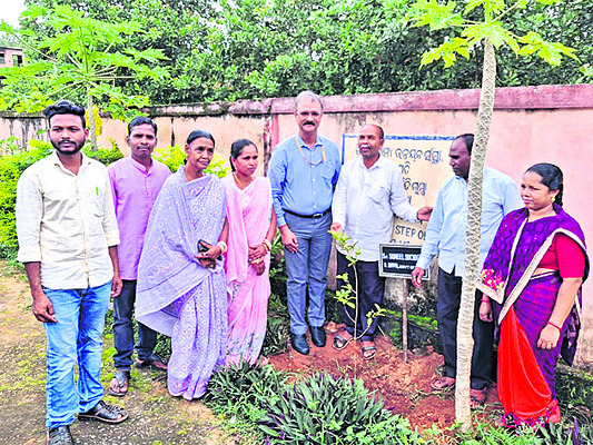 గజపతిలో అధికారుల పర్యటన3