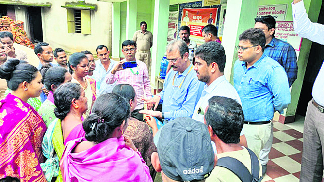 గజపతిలో అధికారుల పర్యటన2
